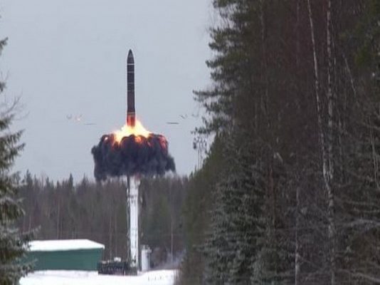 Λβιβ: «Η φωτιά ήρθε από ψηλά όπως στην Αποκάλυψη του Ιωάννου» – Δέος από την βολή του RS-26 Oreshnik