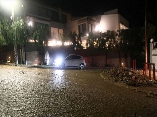 Λέκκας για Άνω Γλυφάδα: «Η ανάπτυξη των “ακριβών” περιοχών έγινε χωρίς τις απαιτούμενες μελέτες» «Δεν γίνεται τίποτα τώρα πια – Είναι μια κληρονομημένη αμαρτία» τόνισε ο καθηγητής Γεωλογίας