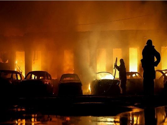 Μαζικά ρωσικά πλήγματα στη νοτιοανατολική Ουκρανία: Καταστράφηκαν κρίσιμες εγκαταστάσεις