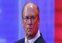 Ο επικεφαλής της Blackrock εργάζεται πάνω σε σχέδιο 800 δισεκατομμυρίων δολαρίων για την οικονομία της Ουκρανίας