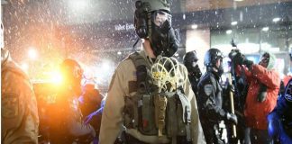 Μινεάπολη: Ο Τραμπ αποσύρει πράκτορες της ICE αλλά η οργή παραμένει στους δρόμους-Αντιμέτωπος με θύελλα επικρίσεων – κι από το δικό του πολιτικό στρατόπεδο – ο πρόεδρος των ΗΠΑ