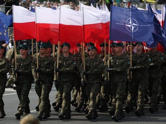 Όλη η βλακεία της καταρρέουσας ΕΕ-Euronews: Kάνει δημοσκόπηση ρωτώντας αν οι Ευρωπαίοι είναι έτοιμοι να πολεμήσουν κατά της Ρωσίας! – Τι φυσικά…απάντησαν…