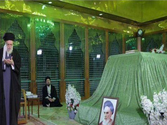 Ιράν: Εμφανίστηκε ο Χαμενεΐ – «Απάντηση» στις φήμες περί εγκλεισμού σε καταφύγιο