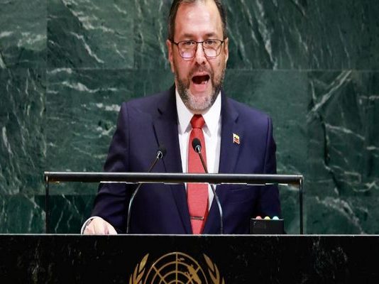 Ο Υπουργός Εξωτερικών της Βενεζουέλας «στολίζει» για τα καλά τον Μητσοτάκη-Σκληρά λόγια από τον Γιβάν Χιλ Πίντο