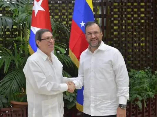 Η Βενεζουέλα Επιβεβαιώνει τους Ισχυρούς Διπλωματικούς Δεσμούς της με την Κούβα