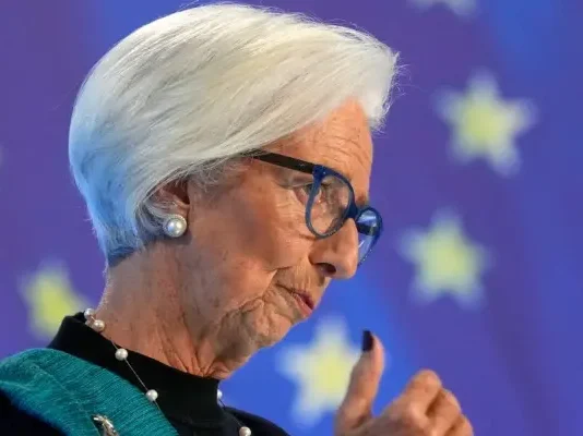 Νταβός: Η Λαγκάρντ αποχώρησε από δείπνο, μετά από επίθεση του Αμερικανού υπουργού Εμπορίου στην Ευρώπη