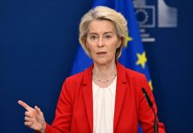 Πρώην Ευρωπαίος επίτροπος για Ούρσουλα φον ντερ Λάιεν: «Φιμώνει τους πάντες»