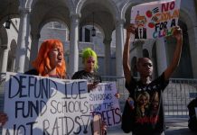 Αργοπεθαίνει η ελευθερία έκφρασης!-Ζητούν από Meta, Reddit, Google τα στοιχεία των λογαριασμών που κάνουν κριτική στην ICE του Τραμπ