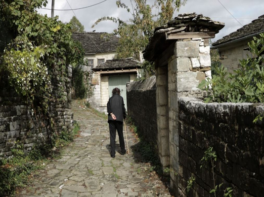 Δημογραφική κρίση: Η σιωπηλή ερήμωση της ελληνικής περιφέρειας