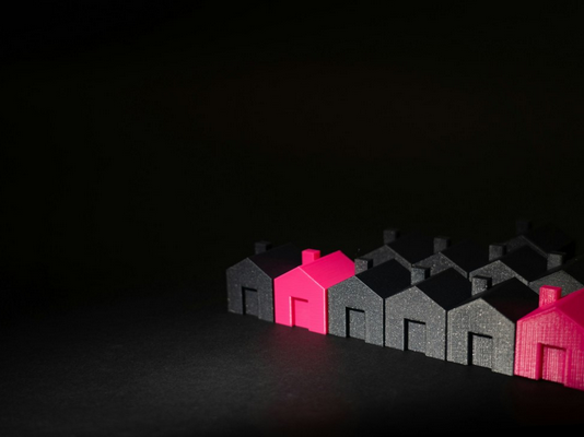 Πόσα ξοδεύουν τα ευρωπαϊκά κράτη στην κοινωνική στέγαση; Η Ελλάδα των υψηλών ενοικίων και χαμηλών επιδομάτων