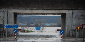 Εικόνες αποκάλυψης στον Έβρο: Πλημμύρισε ο κάμπος των Λαβάρων – Τα νερά απειλούν οικισμούς, ήχησε το 11