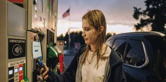 Goldman Sachs: Ο πόλεμος με το Ιράν «τρώει» θέσεις εργασίας και ανεβάζει το κόστος ζωής στις ΗΠΑ