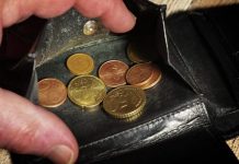 2,8 εκατ. πολίτες σε κίνδυνο φτώχειας στην Ελλάδα – Η ΕΛΣΤΑΤ γκρεμίζει το αφήγημα περί ανάπτυξης