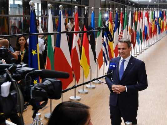 Η χώρα χρειάζεται εθνική στρατηγική στην εξωτερική πολιτική και όχι απλώς να προσπαθεί να καταλάβει προς τα πού φυσάει ο άνεμος