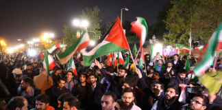 Εκατοντάδες χιλιάδες Ιρανοί εν μέσω αμερικανικών & ισραηλινών πληγμάτων διαδηλώνουν υπέρ της κυβέρνησής τους!