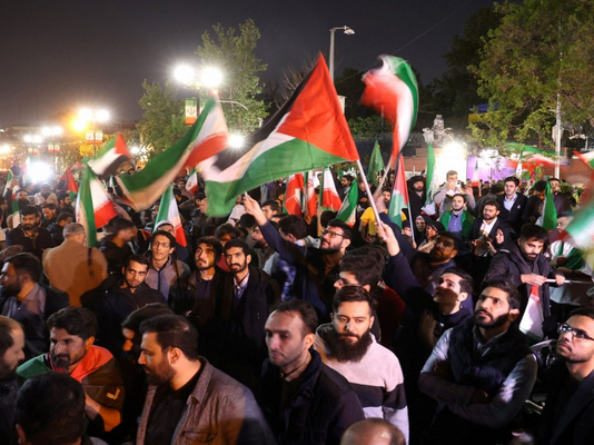 Εκατοντάδες χιλιάδες Ιρανοί εν μέσω αμερικανικών & ισραηλινών πληγμάτων διαδηλώνουν υπέρ της κυβέρνησής τους!