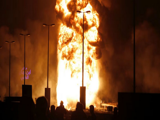 Εντυπωσιακά πλάνα: Shahed-136 έπεσε σαν κομήτης σε αμερικανική βάση του Μπαχρέιν – Πανηγύριζαν οι κάτοικοι (βίντεο)