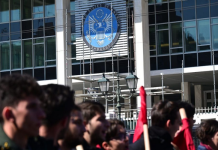 Πορεία έξω από την Αμερικανική πρεσβεία για την επίθεση ΗΠΑ και Ισραήλ στο Ιράν