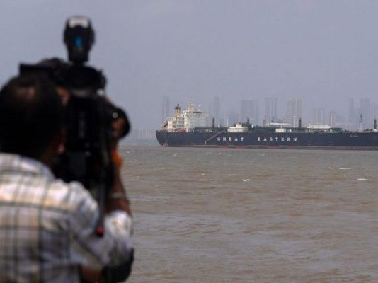 Ιράν: Δύο πλοία διέσχισαν τα Στενά Ορμούζ μετά την εκεχειρία – Ελληνόκτητο το ένα