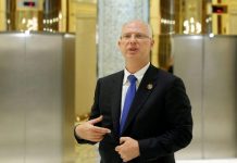 Κ.Ντμίτριεφ: «Το αποτέλεσμα των εκλογών στην Ουγγαρία θα επιταχύνει την κατάρρευση της ΕΕ»