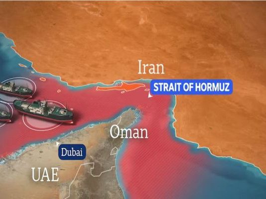 Τρία πλοίοα κινεζικής ιδιοκτησίας «έσπασαν» τον αμερικανικό αποκλεισμό στο Ορμούζ-Ένα βγήκε και δύο εισήλθαν