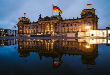 Η Γερμανία μετατρέπεται σε ένα τεράστιο εργοστάσιο όπλων : Μία στις έξι εταιρείες εργάζεται πλέον για τον πόλεμο!