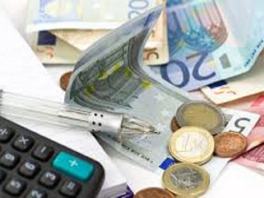 Οι ραγδαίες ανατιμήσεις γεμίζουν τα κρατικά ταμεία λόγω των ληστρικών έμμεσων φόρων