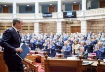Μια κυβέρνηση σε αποδρομή δεν μπορεί να φαντασιώνεται ότι θα αλλάξει το θεσμικό DNA της χώρας