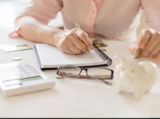 ΕΕ: Σε ποια χώρα τα νοικοκυριά αποταμιεύουν το μεγαλύτερο μέρος του εισοδήματός τους; – «Υπό το μηδέν» η Ελλάδα