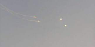 Το Ιράν κτύπησε τα ΗΑΕ με πυραύλους και drones: Φωτιά σε πετρελαϊκή εγκατάσταση της Φουτζάιρα