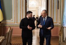 Ο Ν.Τουσκ «τραβά το αυτί» στον Ζελένσκι: Η κίνηση του Κιέβου που εξόργισε την Βαρσοβία – «Ρήγμα» στις σχέσεις τους