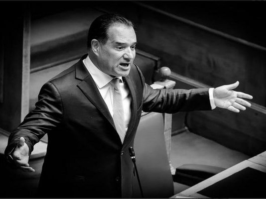 Όχι ο Άδωνις Γεωργιάδης δεν παλεύει ενάντια στην «ηγεμονία της Αριστεράς», αλλά ενάντια στη δυνατότητα του λαού να ζήσει καλύτερα