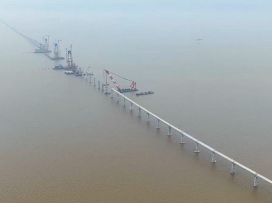 Κίνα : Χτίζει τη μεγαλύτερη σιδηροδρομική γέφυρα πάνω από θάλασσα στον πλανήτη