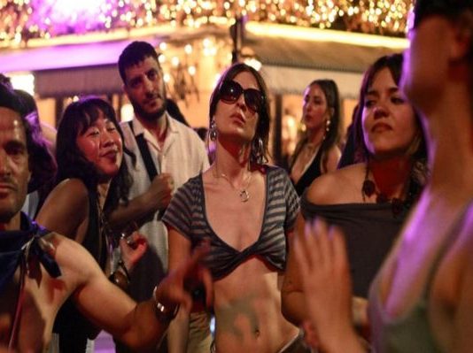 «Xάος» σε μεγάλο μουσικό φεστιβάλ στη Γαλλία: Δεκάδες καταγγελίες για κακοποιήσεις, επιθέσεις & άγριους ξυλοδαρμούς
