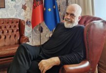 «Να πάτε να …» – Ο φίλος του Έλληνα Πθ(!) Rama απαντά στην Επανάσταση των Φλαμίνγκο: «Ας απο απαδείξουν ότι είμαι ο Νονός της Αλβανίας»