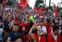 Αλβανία : Η μαζικότερη διαδήλωση ενάντια στα τουριστικά σχέδια Ράμα – Κούσνερ