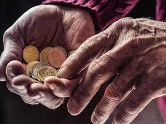 ΙΟΒΕ: 7 στους 10 δεν τα βγάζουν πέρα – Ανισότητα πέρα από τα εισοδήματα σε στέγη, υγεία και εργασία-Τεράστια απόκλιση με την ΕΕ