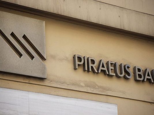Ιστορικό ράπισμα στην Τράπεζα Πειραιώς: Δικαστική απόφαση-βόμβα κατά της εργασιακής εξάντλησης και της ασύδοτης στοχοθεσίας