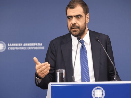 Μαξίμου: Κάνει το «άσπρο-μαύρο» για το οικοσύστημα του «γαλάζιου» σκανδάλου της διαφθοράς-Mετά την αποκάλυψη του σκανδάλου στις πολεοδομίες και την εμπλοκή γαλάζιων στελεχών.