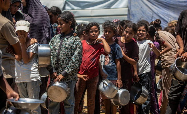 Displaced Palestinians receive food aid amid shortages in Gaza