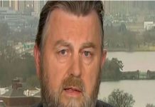 Larry Johnson: «Αν το Ισραήλ χτυπήσει στην κηδεία του Ali Khamenei τότε το Ιράν θα το εξαφανίσει»