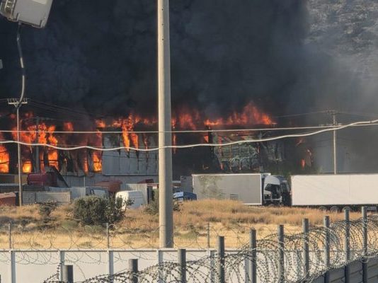 Φωτιά στον Ασπρόπυργο: Βίντεο ντοκουμέντο από τη στιγμή της έκρηξης – Τρεις διασωληνωμένοι