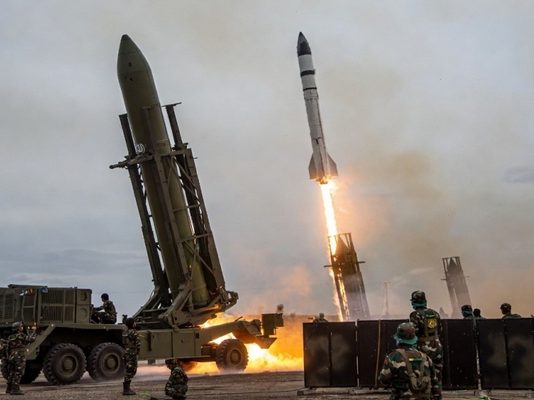 «Τους διαλύουμε» – IRGC: Καταστρέψαμε αμερικανικά ραντάρ στο Ομάν και στα Στενά του Hormuz