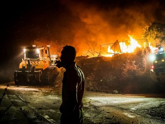 «Πύρινη κόλαση» στο Ωραιόκαστρο: Μεγάλες καταστροφές σε επιχειρήσεις – Για άλλη μία φορά το «επιτελικό» κράτος απέτυχε
