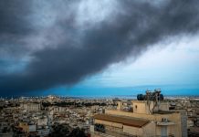 Ωραιόκαστρο: Ο τοξικός καπνός από τη φωτιά μπορεί να φτάσει μέχρι Θεσσαλία και Εύβοια