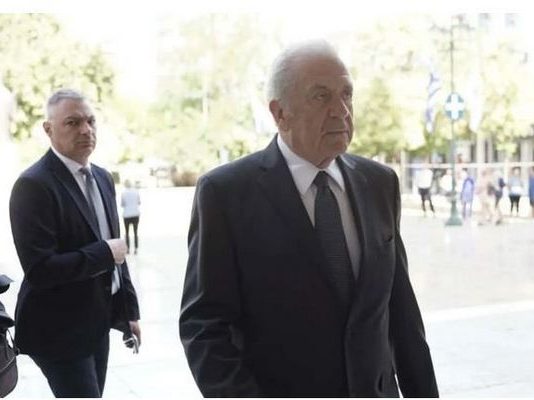 Βουλή: Ομόφωνη εισήγηση για άρση ασυλίας του Δημήτρη Αβραμόπουλου-Περονόσπορος σκανδάλων στη ΝΔ