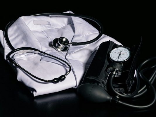 ΕΣΥ Γεωργιάδη : Το Αττικό χωρίς τομογράφο, ειδικευόμενη παιδίατρος αναλαμβάνει έμφραγμα