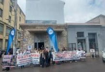 Και χωρίς ένσημα και χωρίς μισθό!