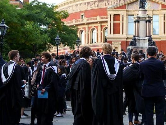 Δεν υπάρχουν χρήματα, αλλά υπομονή : Η Οξφόρδη, το Κέιμπριτζ και το Χάρβαρντ αντιμετωπίζουν δύσκολες στιγμές