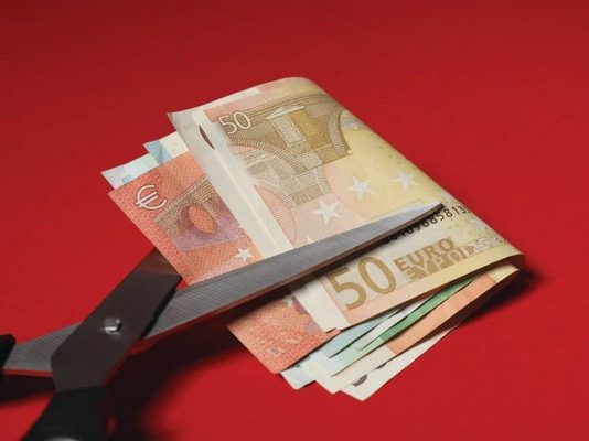 Η δήθεν ανάπτυξη του Μητσοτάκη τσακίζει τους μισθούς